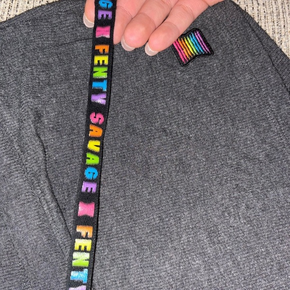 SavageXFenty Gray Cropped Top and Shorts Lounge Set Large - Picture 4 of 4